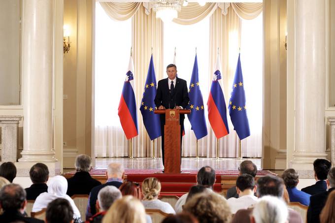 Predsednik Pahor: "Danes za neustavno dejanje izbrisa prevzemamo moralno odgovornost in ga privzemamo v kolektivni zgodovinski spomin"