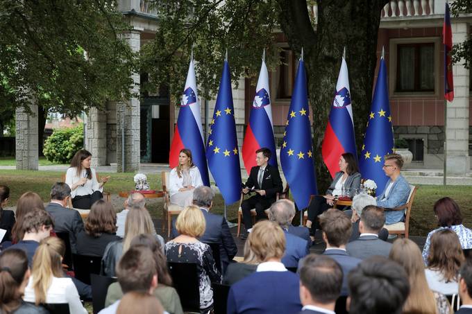 Enajsto tradicionalno srečanje in pogovor predsednika Pahorja s člani in članicami Društva v tujini izobraženih Slovencev VTIS: »Mladi in poklici prihodnosti – za zeleno in inovativno Slovenijo«