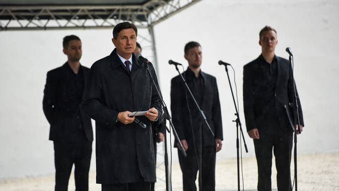 Predsednik republike na priložnostni slovesnosti ob odprtju postavitvenega prostora Spomenika vsem žrtvam vojn in z vojnami povezanim žrtvam na območju Republike Slovenije
