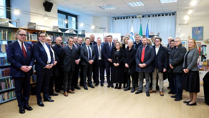 Predsednik Republike Slovenije Borut Pahor je na povabilo predstavnikov slovenske manjšine v Italiji danes obiskal Trst
