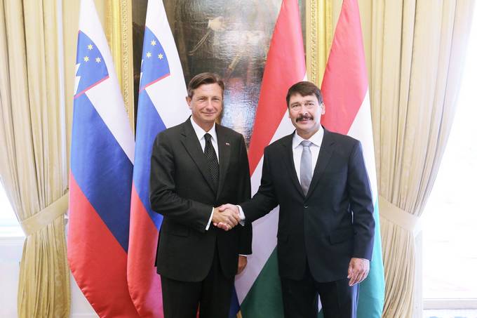 Predsednik Republike Slovenije Borut Pahor se mudi na uradnem obisku na Madžarskem