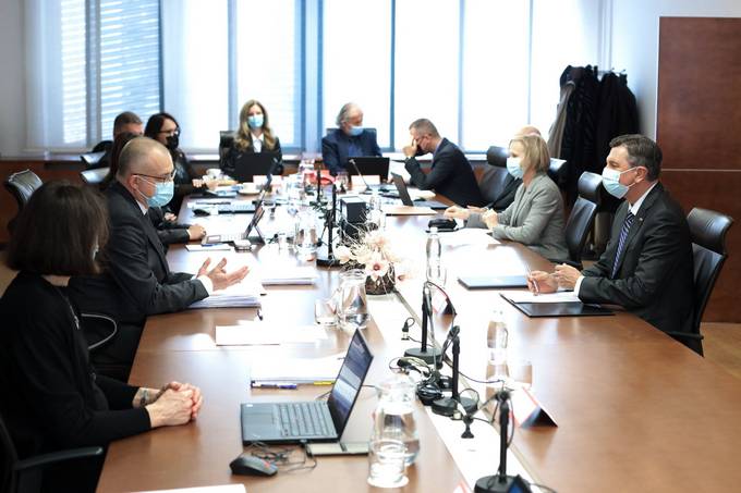 Predsednik republike je danes obiskal sedež Sodnega sveta. Sestal se je s člani Sodnega sveta, ki so mu predstavili delo Sodnega sveta in izzive, s katerimi se soočajo.
