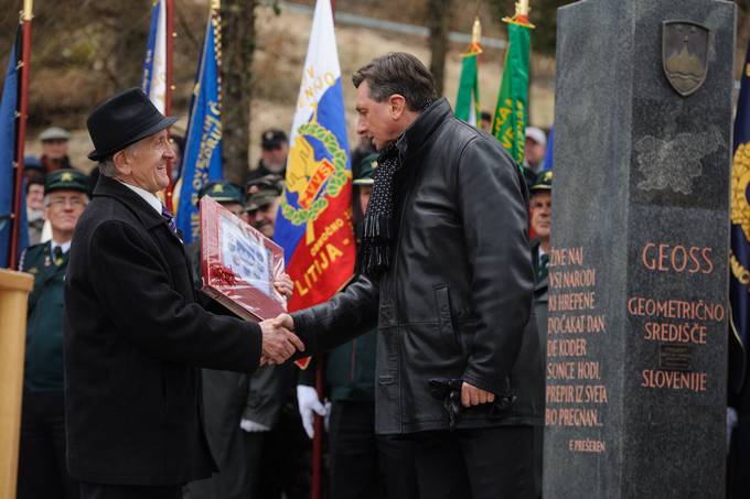 Predsednik republike Borut Pahor se je udeležil slovesnosti ob dnevu slovenske zastave, ki jo je priredilo društvo Heraldica Slovenica.