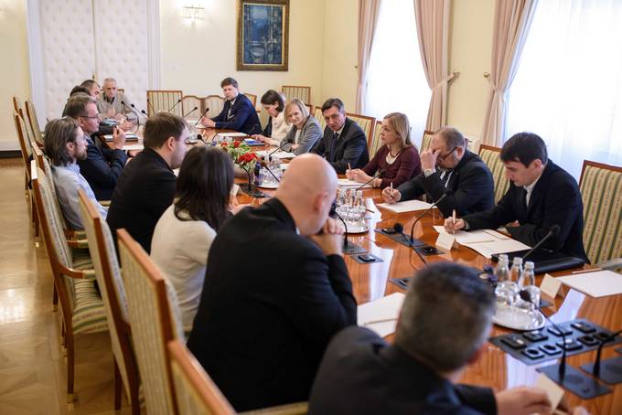 Predsednik republike s predstavniki neparlamentarnih strank o spremembah volilne zakonodaje