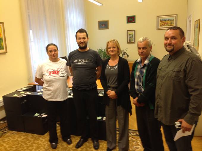 V imenu Urada predsednika Republike Slovenije je danes generalna sekretarka Nataša Kovač v dobrodelne namene predala 26 rabljenih računalnikov, namenjenih za odpis.