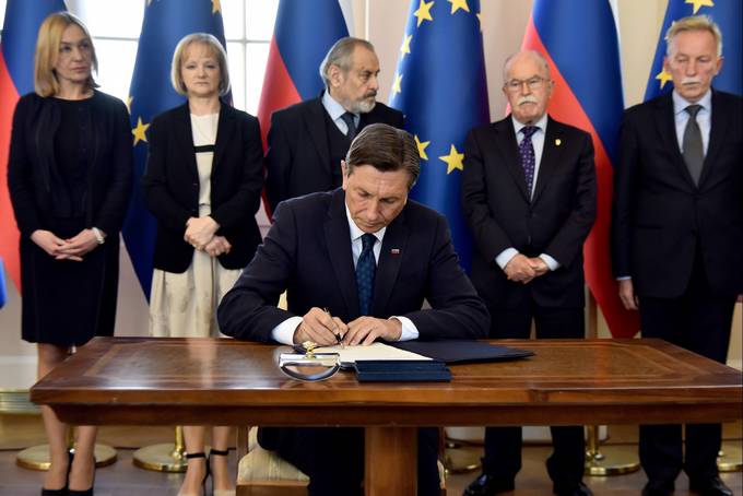 Predsednik republike podpisal odlok o razpustitvi državnega zbora in razpisu predčasnih volitev v državni zbor