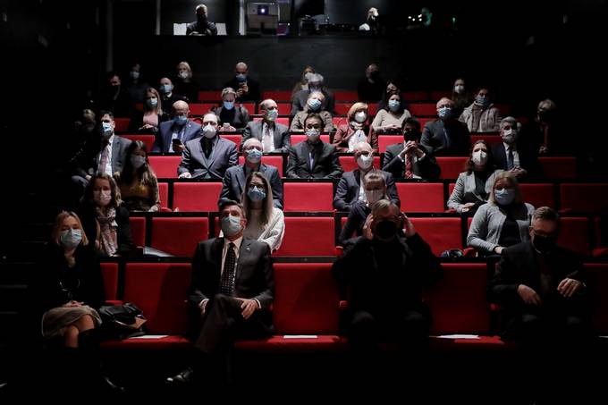 Predsednik republike si je ob mednarodnem dnevu spomina na žrtve holokavsta danes z učenci in dijaki ogledal poljski dokumentarni film Babica