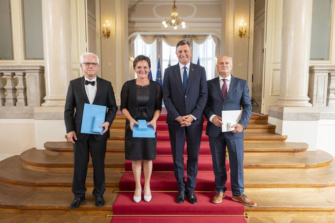 Predsednik Republike Slovenije Borut Pahor je danes na posebni slovesnosti v Predsedniški palači vročil državna odlikovanja