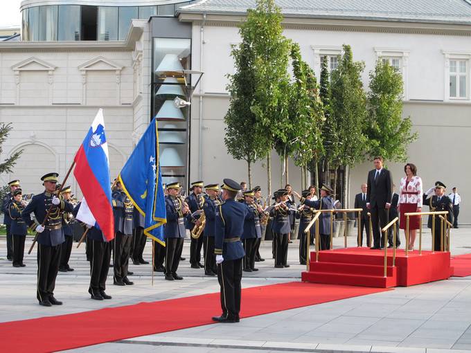 Predsednik republike Borut Pahor je danes pričel z dvodnevnim uradnim obiskom v Republiki Kosovo