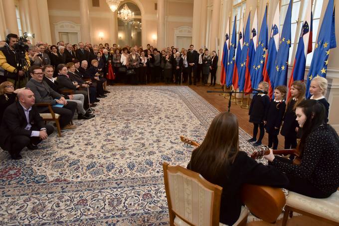 Predsednik Republike Slovenije Borut Pahor je na posebni slovesnosti v Predsedniški palači vročil državna odlikovanja