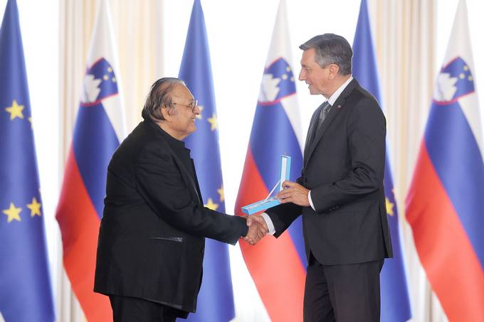 Predsednik Pahor je danes na posebni slovesnosti v Predsedniški palači vročil državna odlikovanja - Pestner