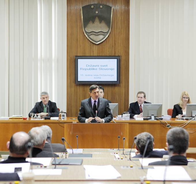 Predsednik republike Borut Pahor se je sestal s predsednikom Državnega sveta Republike Slovenije ter nagovoril svetnice in svetnike Državnega sveta Republike Slovenije