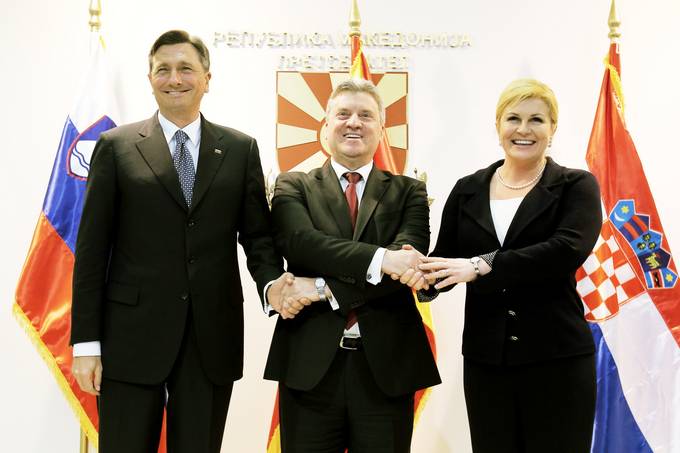 Predsednik Republike Slovenije Borut Pahor se s predsednico Republike Hrvaške Kolindo Grabar-Kitarović, z mandatom voditeljev Brdo Brijuni Process, mudi na delovnem obisku v Republiki Makedoniji.