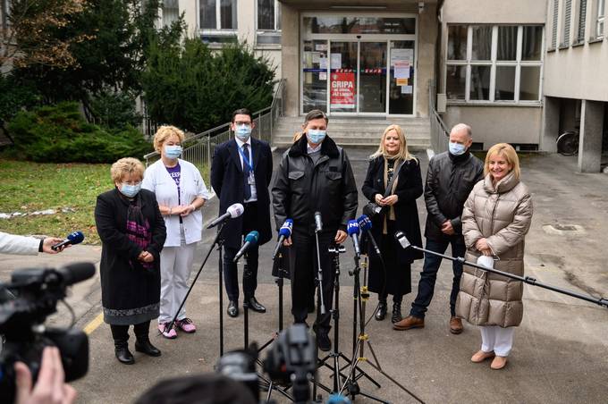 Predsednikovi tradicionalni božični piškoti tudi letos drugače, a nič manj srčno