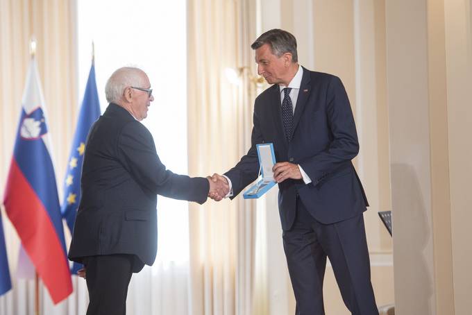 Predsednik Republike Slovenije Borut Pahor je danes na posebni slovesnosti v Predsedniški palači vročil državna odlikovanja