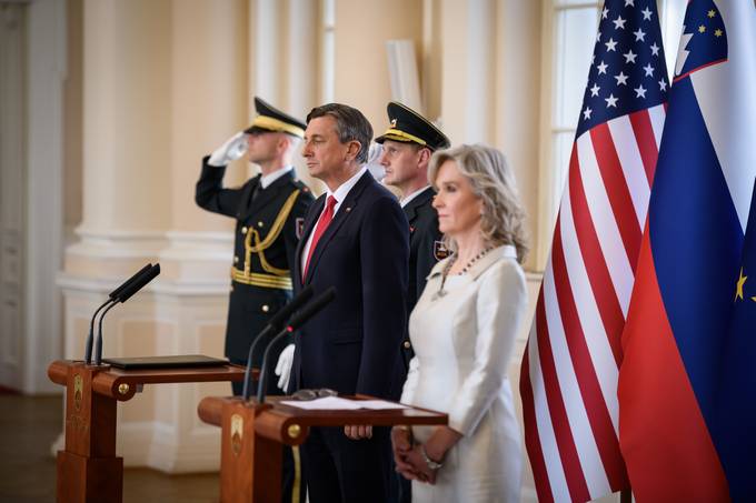 Predsednik Pahor in veleposlanica ZDA Lynda C. Blanchard obeležila sedmi dan slovensko-ameriškega prijateljstva in zavezništva