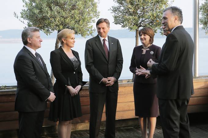 Predsednik Pahor na delovni večerji gostil voditelje Brdo procesa