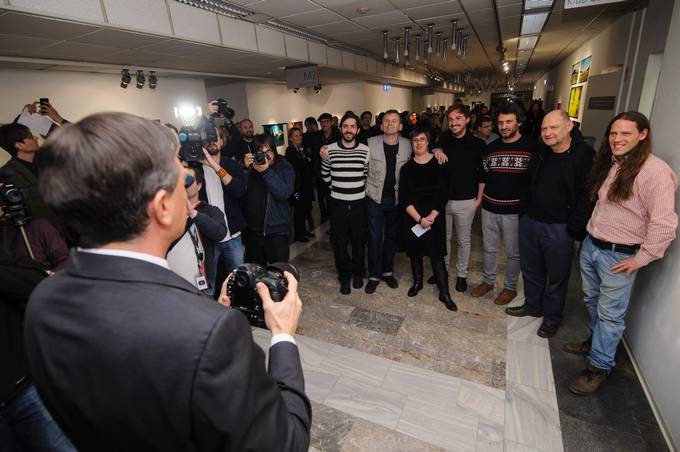 Predsednik republike Borut Pahor se je v Mali galeriji Cankarjevega doma udeležil otvoritve fotografske razstave Multitaskerji, na kateri so s svojimi deli zastopani avtorji Uroš Abram, Miha Fras, Borut Krajnc, Matej Leskovšek, Borut Peterlin in Igor Škafar.