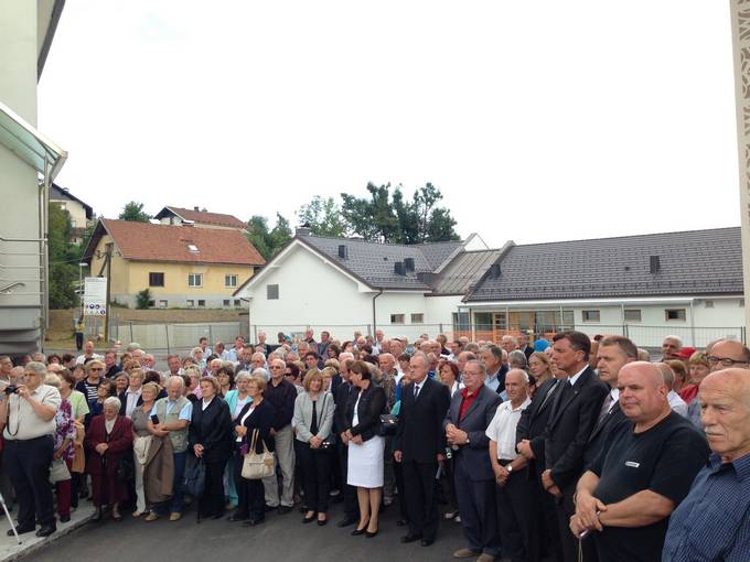 Predsednik Pahor se je ob evropskem dnevu spomina na žrtve totalitarnih in avtoritarnih režimov in 70. obletnici povojnih pobojev udeležil spominske slovesnosti ob spravni kapelici v Rovtah.