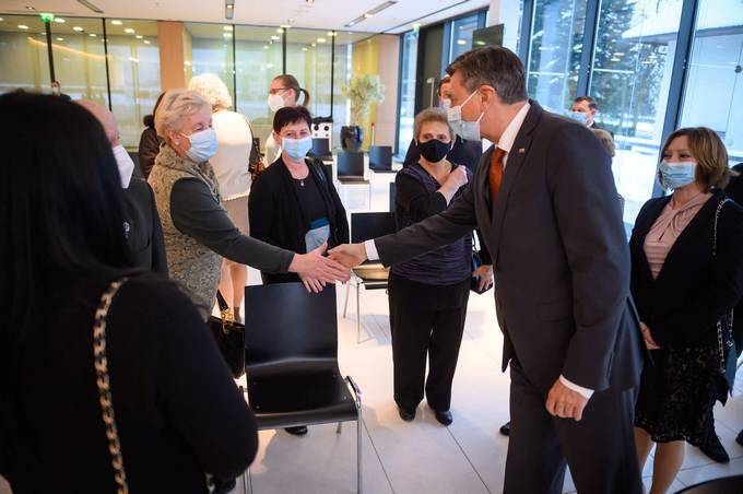 Predsednik Republike Slovenije Borut Pahor se je udeležil sprejema za svojce padlih pripadnikov Teritorialne obrambe Republike Slovenije, Ministrstva za notranje zadeve Republike Slovenije in civilnih žrtev ter ranjenih v vojni za Slovenijo