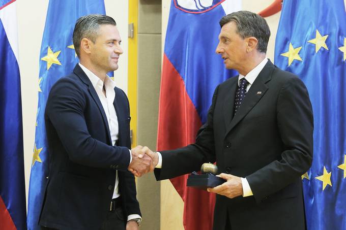 Predsednik republike podelil Jabolko navdiha Alenu Kobilici, Ani Roš, Damirju Skomini in Urški Sršen