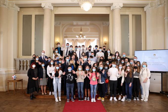 Predsednik republike je sprejel finalistki in finaliste projekta "Učitelj sem! Učiteljica sem!".