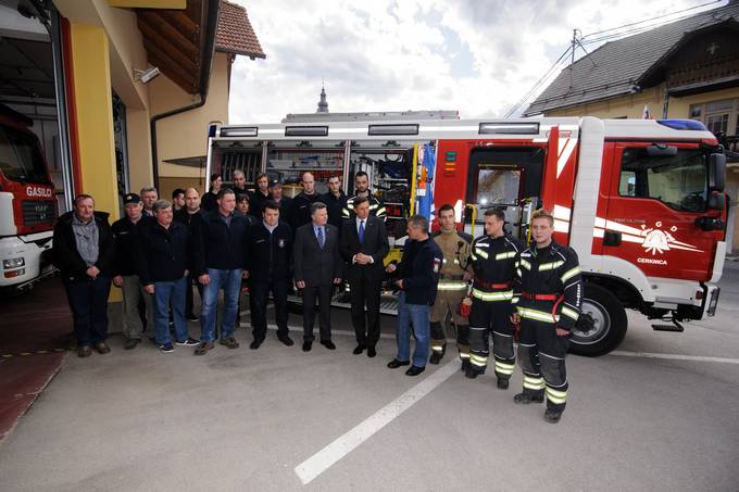 Predsednik Republike Slovenije Borut Pahor je obiskal Občino Cerknica. Uvodoma se je sestal z vodstvom občine, nato pa obiskal Prostovoljno gasilsko društvo Cerknica.