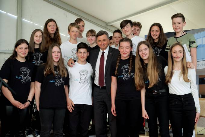 Predsednik Republike Slovenije Borut Pahor se je danes popoldan v Topolšici tradicionalno udeležil osrednje slovesnosti ob dnevu zmage, na kateri je bil slavnostni govornik.