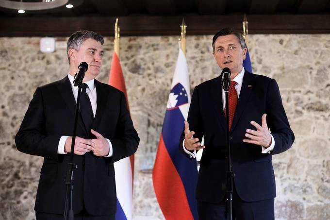 Prvo srečanje slovenskega predsednika Pahorja in novega hrvaškega predsednika Milanovića