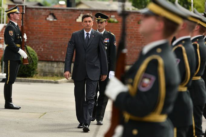 Predsednik Pahor se je udeležil slovesnosti v počastitev 25. obletnice prisege prve generacije slovenskih nabornikov 510. učnega centra Teritorialne obrambe na Igu, kjer je zbrane tudi nagovoril.