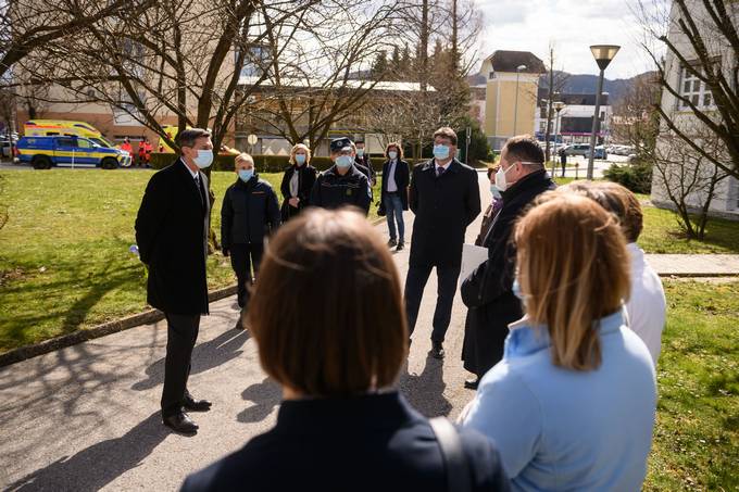Predsednik Republike Slovenije Borut Pahor je danes obiskal Brežice in se sestal s štabom Civilne zaščite za Posavje