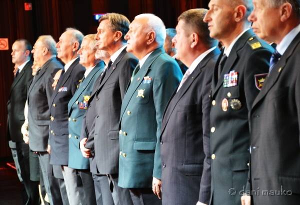Predsednik republike Borut Pahor s srebrnim redom za zasluge odlikoval Zvezo veteranov vojne za Slovenijo