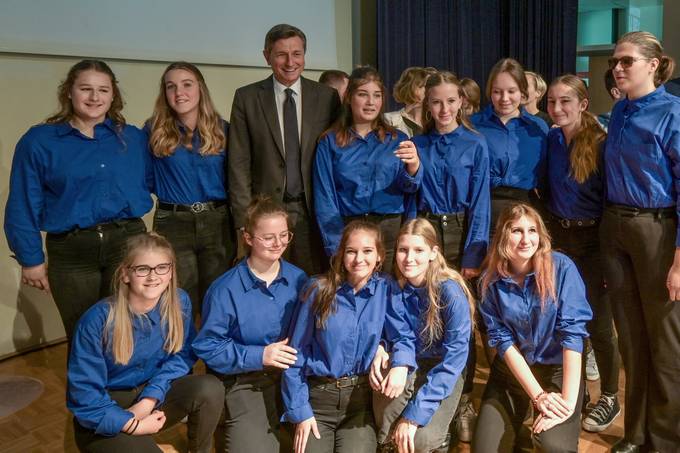 Predsednik Pahor Biotehniški šoli Maribor, najstarejši kmetijski šoli na Slovenskem, ob 150-letnici vročil Zahvalo predsednika republike: »Družbo prihodnosti gradimo na slavni tradiciji«