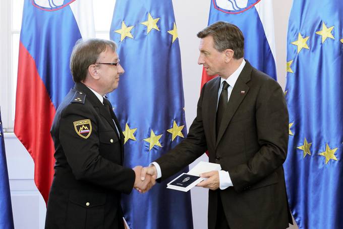 Predsednik Republike Slovenije Borut Pahor je na slovesnosti ob dnevu državnosti v Predsedniški palači vročil državno odlikovanje častni znak svobode Republike Slovenije Bojanu Malcu