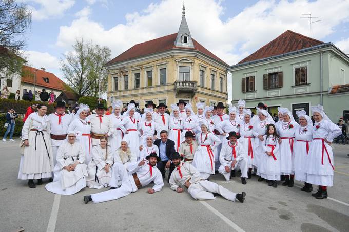Predsednik Pahor nal prireditvi "Vuzemski ponedeljek"