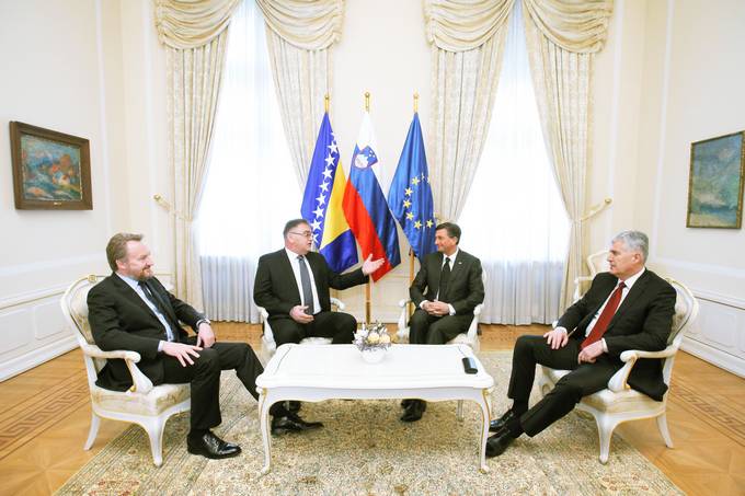 Na povabilo predsednika Republike Slovenije Boruta Pahorja se na uradnem obisku v Republiki Sloveniji mudijo člani Predsedstva BiH, dr. Mladen Ivanić, trenutno predsedujoči Predsedstvu, Dragan Čović in Bakir Izetbegović.