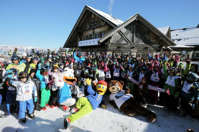 Predsednik republike na smučišču v Cerknem na zaključku akcije "Šolar na smuči"
