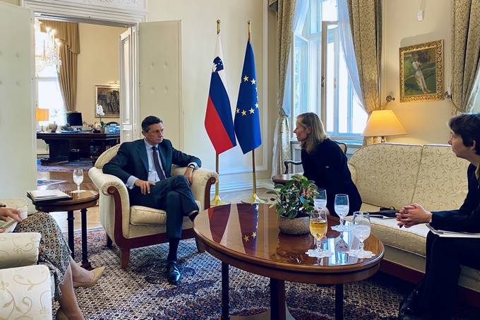 Predsednik Republike Slovenije Borut Pahor je v Predsedniški palači sprejel Tiffany Sadler, veleposlanico Združenega kraljestva Velike Britanije in Severne Irske v Republiki Sloveniji
