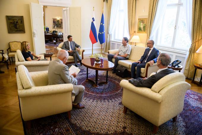 Predsednik republike podprl zamisel o spominskem znamenju prepovedanim in uničenim knjigam na Slovenskem kot spomeniku svobodi izražanja