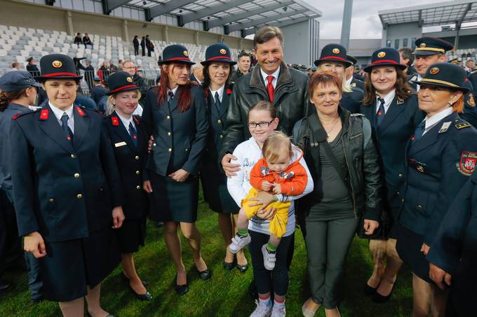 Predsednik republike Borut Pahor se je v Kopru udeležil 16. kongresa Gasilske zveze Slovenije, kjer si je ogledal parado gasilcev in gasilske tehnike
