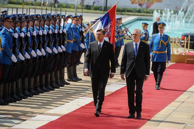 Predsednik Republike Slovenije Borut Pahor je danes začel uradni obisk v Republiki Srbiji, kjer ga gosti predsednik Republike Srbije Tomislav Nikolić