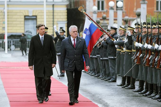 Na povabilo predsednika Republike Slovenije Boruta Pahorja se na uradnem obisku v Republiki Sloveniji mudi predsednik Republike Srbije Tomislav Nikolić