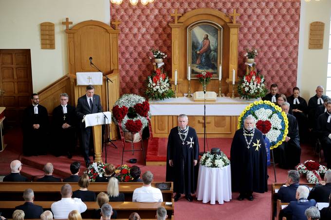 Predsednik Pahor je imel govor na žalni slovesnosti za umrlim častnim škofom slovenske evangeličanske cerkve Gezo Ernišo