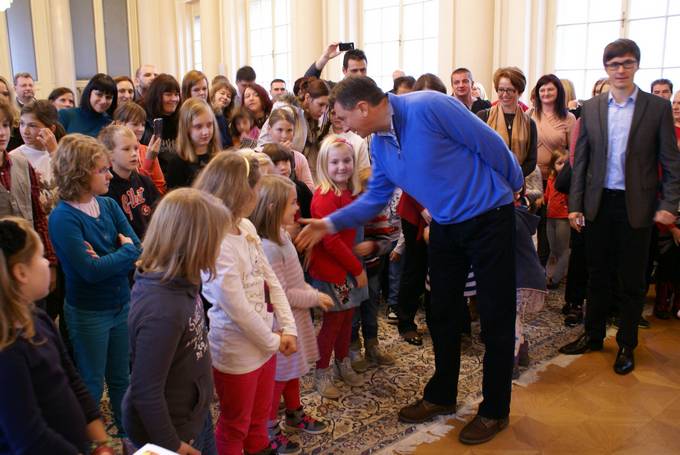 Predsednik Republike Slovenije Borut Pahor je danes, v okviru dneva odprtih vrat sprejel skupino 150 otrok s starši
