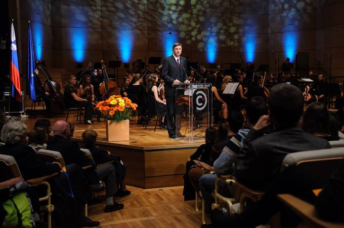Predsednik republike Borut Pahor se je udeležil slavnostnega koncerta ob 60-letnici Konservatorija za glasbo in balet Ljubljana, ki predstavlja zelo pomembno središče slovenske glasbene kulture in ustvarjalnosti.