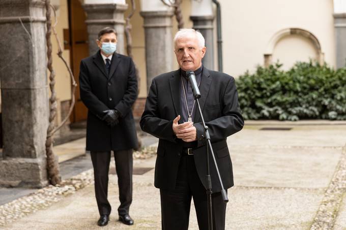 Predsednik republike Pahor in nadškof Zore izmenjala zamisli o simbolnem in pietetnem poklonu žrtvam epidemije