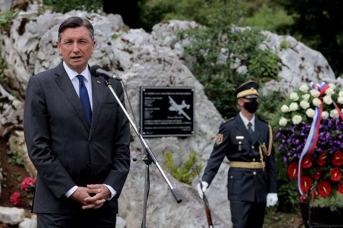 Predsednik Pahor ob počastitvi Dneva slovensko-britanskega prijateljstva: “Spominska plošča je slaven pomnik prijateljstva in solidarnosti v najbolj zahtevnih in tragičnih časih”
