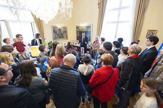 Ob državnem prazniku, dnevu suverenosti, v Predsedniški palači dan odprtih vrat