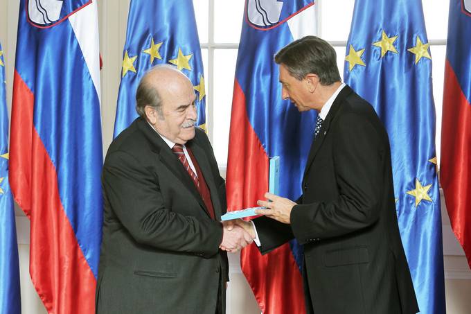 Predsednik Republike Slovenije Borut Pahor vročil državno odlikovanje red za zasluge
Miroslavu Košuti