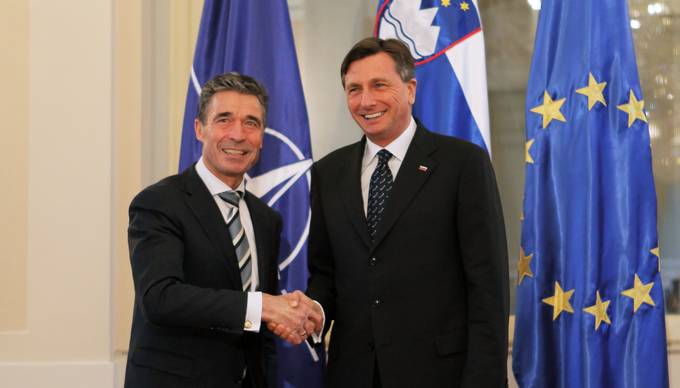 Predsednik Republike Slovenije in vrhovni poveljnik obrambnih sil Borut Pahor je sprejel generalnega sekretarja zveze Nato Andersa Fogha Rasmussena, ki se danes mudi na obisku v Sloveniji